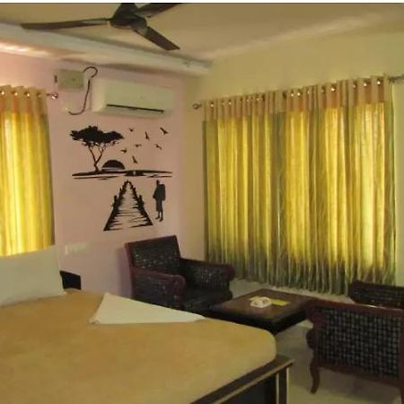 Maruthi Residency Inn & Restaurant Haydarabad Dış mekan fotoğraf